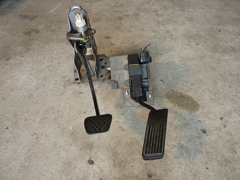 eaccelerator_pedal_mount